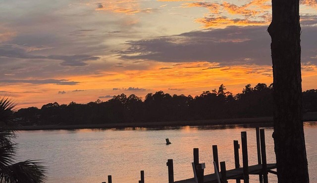 River Front -Boat Dock and Launch sleeps 14 in Carrabelle