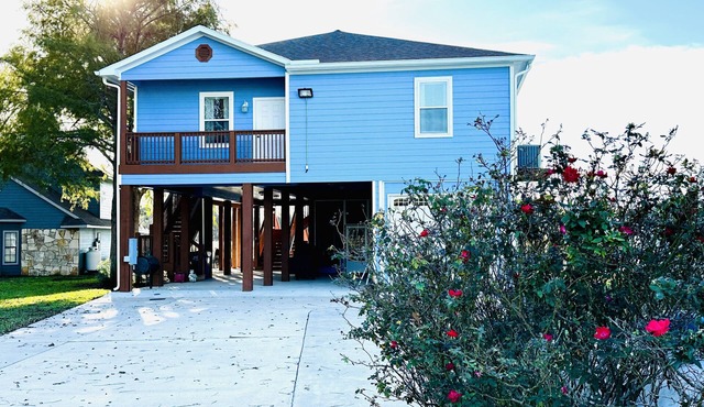 River front Colorado River house perfect for fishing & boating in Matagorda, TX