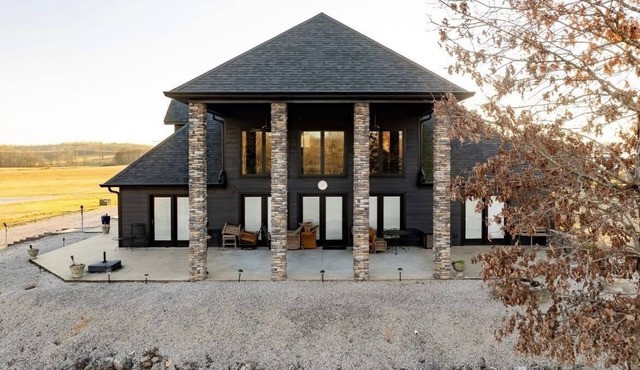 River House on Violet Lane in Doniphan