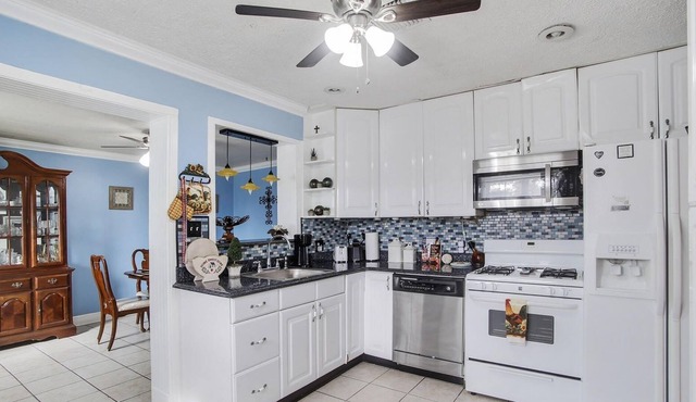 River Oaks Point Vacation Minutes to Downtown Quiet Area! by Redawning
