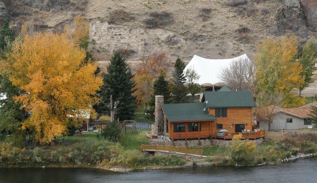 River's Bend Lodge in Cascade