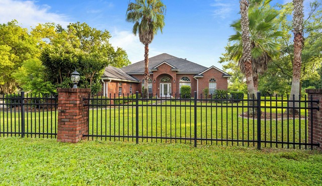 Riverfront Escape! Private Pier, 4BR Home & Room to Entertain. in Jacksonville
