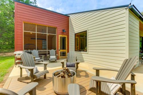 Riverfront Huntsville Cabin w/Views & Kayaks!