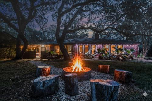 Riverside country retreat with easy access to all that Houston has to offer