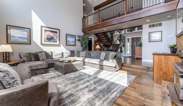 Riverview Pool Villa near Chelan, and Hot Tub! in Chelan