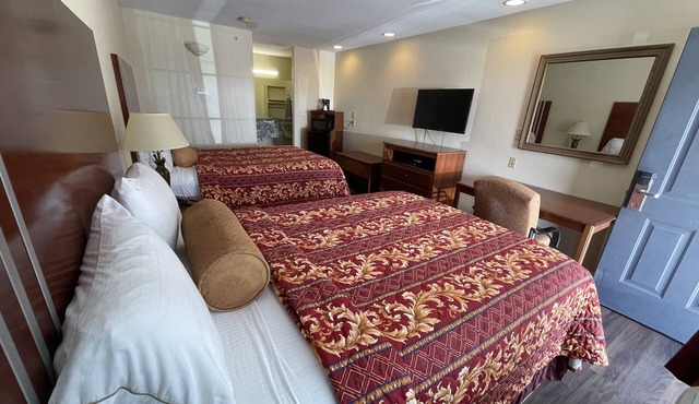 Riviera Inn & Suites