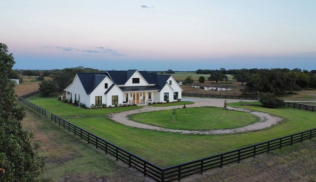 RMB Longhorn West, luxury living in the country