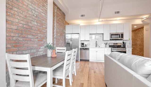 Roami at Churchill | 2 Bedroom w/Balcony