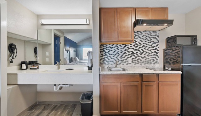 Rockport Beach, pool , Kitchen, 2 queen beds ADA