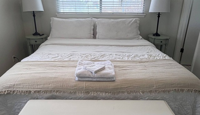 Romantic Stay 3 BD 2BATH - COZY garden, home in Orem Utah in Orem