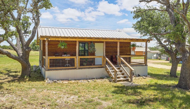 Romantic Wine Country Cabin Near Fredericksburg
