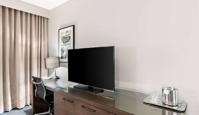 Rooftop & Gym Access | Deluxe King Near Shops, Trails, Galleria