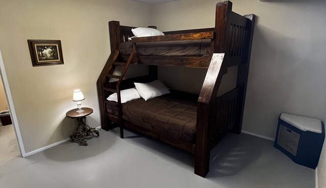 Room #1, sleeps 3 located just 20 mins from the heart of downtown Waxahachie.