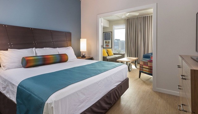 Roomy Studio at Austin Resort! Complete with Rooftop Pool, Fire Pit, and More! in Austin