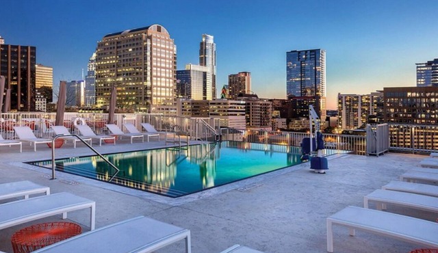 Roomy Studio at Austin Resort! Complete with Rooftop Pool, Fire Pit, and More!