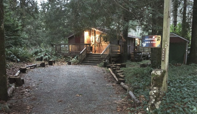Rustic Cedar Cabin on the River beneath Mt Index with intimate Hot Tub in Index