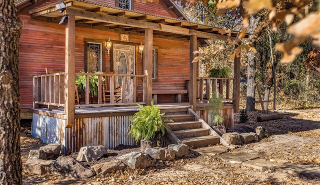 Rustic Grace Cabin near Tishomingo, Oklahoma