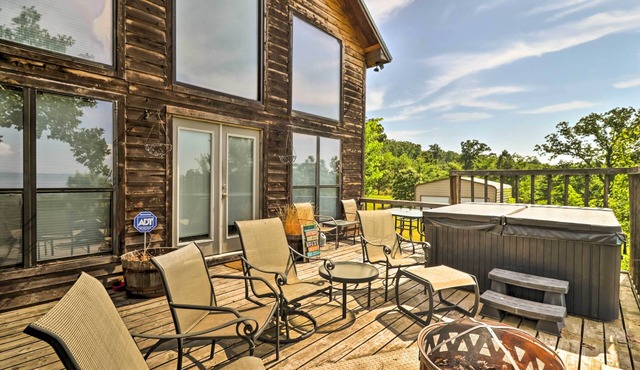 Rustic Lamar Cabin w/Deck & Private Hot Tub