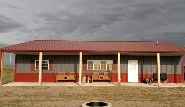 Rustic Lodge within 10 minutes of town in Pratt