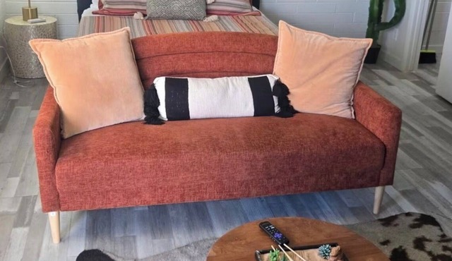Rustic root retreat. Charming studio in Tempe! Walking distance to town/shopping in Tempe