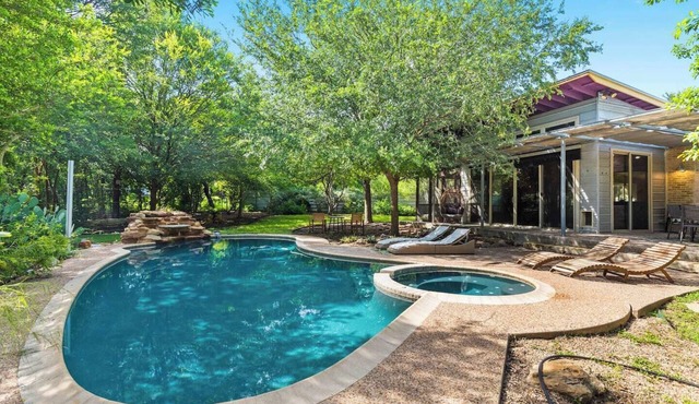 SA Theme house - Central location, Pool, Game Room