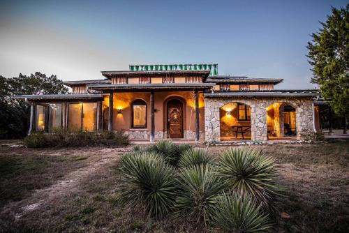 Sacred River Retreat For 12ppl