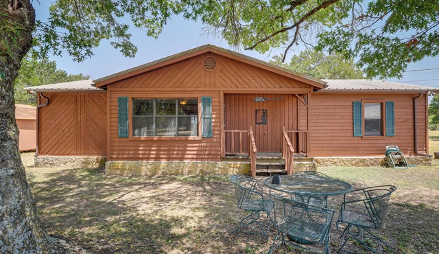Screened-In Deck & Dock Access: Texas Home! in Morgan