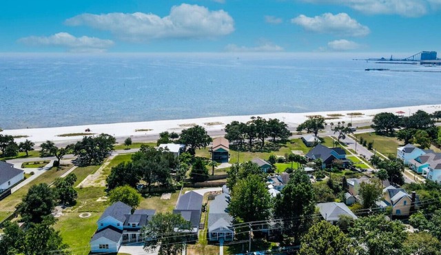 Sea Breeze Cottage Sleeps 8 Steps to the Beach! Full of Coastal Charm!