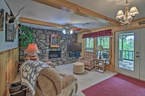 Secluded Edgemont Getaway w/Huge Outdoor Deck!