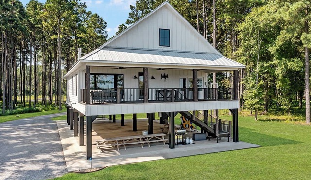 Secluded Luxe Cabin| FirePit & Kayaks | Boathouse