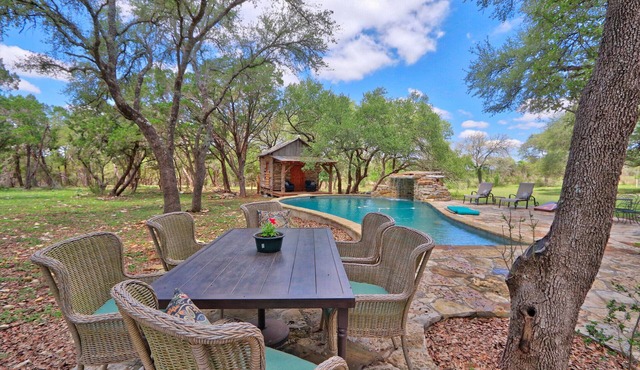 Serendipity Farmhouse - Rustic Charm with Swimming Pool Access