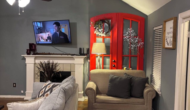 Serene 2-bedroom house with AC in charming Jackson great for travel or work
