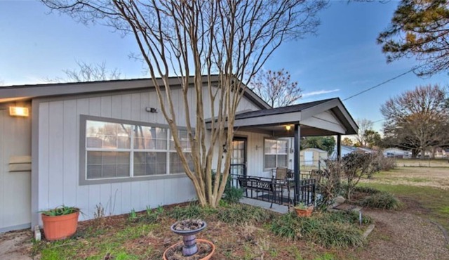 Serene Home w/Yard on Cedar Creek Lake