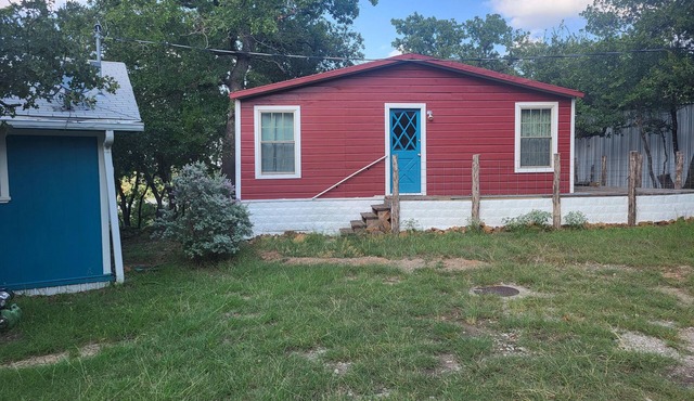 Serene lake front cabin set on bluff overlooking Palo Pinto lake. in Gordon