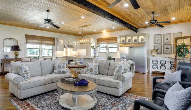 Serene Lake-View Oasis & River Retreat