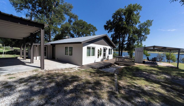 Serene Lakefront Cottage on Lake Travis with Boathouse and swings.