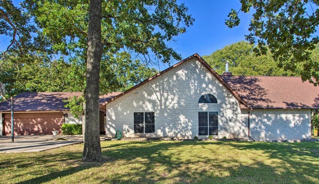 Serene Quinlan Home w/ Dock on Lake Tawakoni!