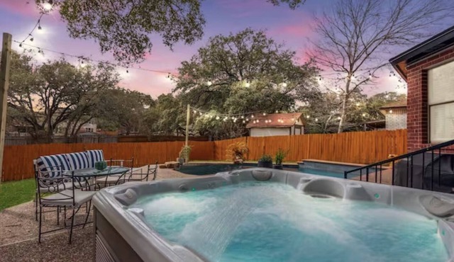 Shady Oak Pool House (San Antonio)