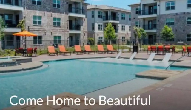 Shoreside Retreat near Galveston w/Pool, Parking & WIFI