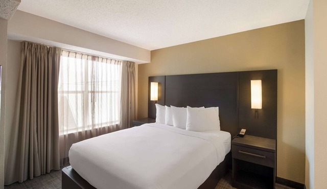 Short drive from Addison Airport! Pet-friendly, Breakfast, Pool, Tennis Court!