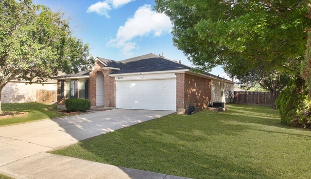 Single floor open layout 3/2 SFH w/in 30 mins of New Braunfels & SA Pet friendly