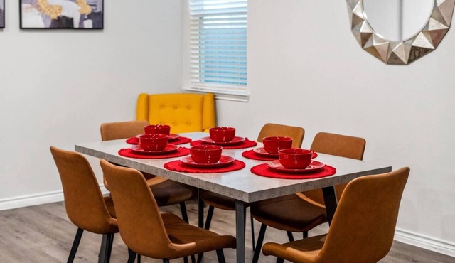 Sleeps 12 |Private BRs, WiFi, Kitchen