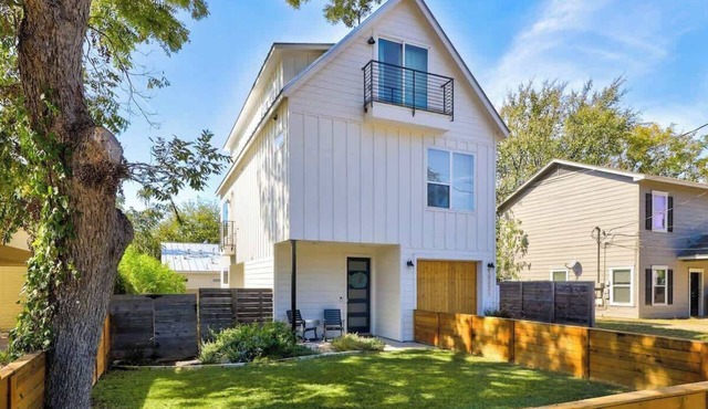 Sleeps 15 | Group Retreat Near UT Football + DT