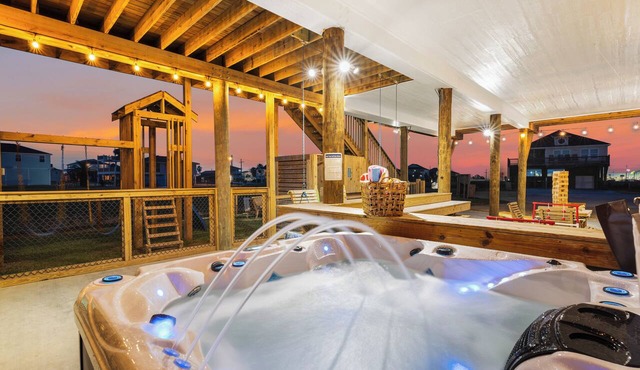 Sleeps 20, 4 King BR, Beach Access, Luxury Spa, Pets, Decks, Games Galore