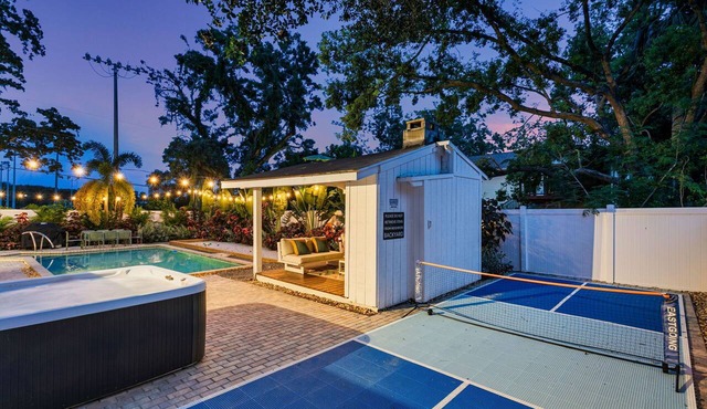 Sleeps 20 - Heated Pool-Pickleball-Hot Tub-Gym-Sauna in Largo