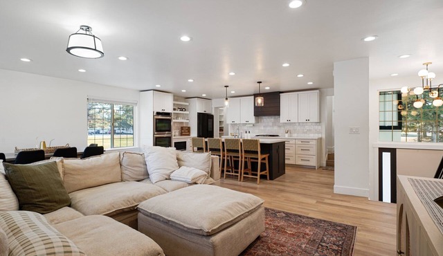 SLEEPS 20! Orem Oasis Game Room & Hot Tub Retreat in Orem
