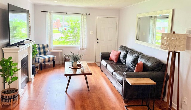 Southern Charm- pets allowed! 2 miles from Casinos