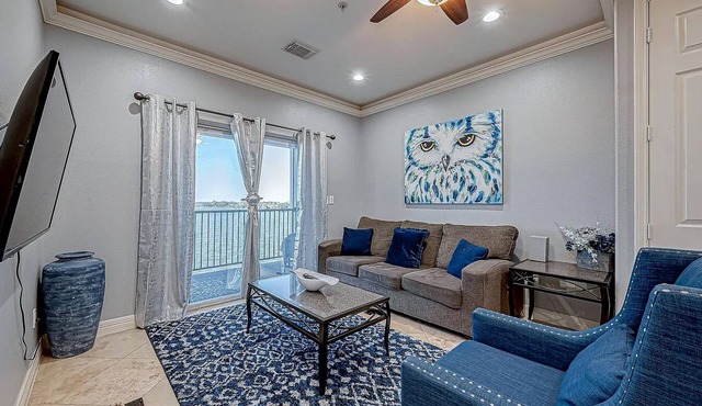 Spacious 2-bedroom Condo with Lake Views and WiFi - Sleeps 6