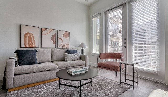 Spacious 2BR in the Highlands w/Pool, W/D & Gym, walkable, by Blueground