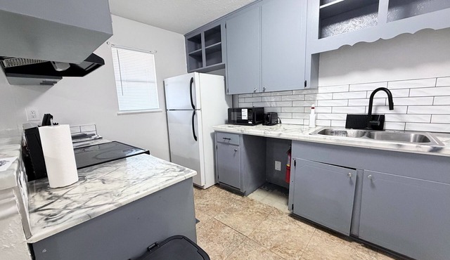 Spacious 2BR Kingsville Stay, Peaceful & Comfortable Getaway